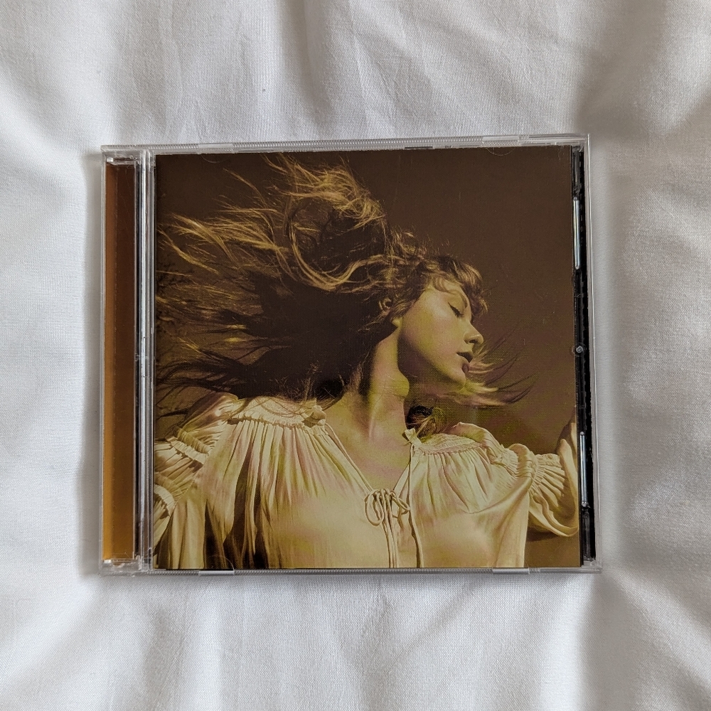 SOLD Taylor Swift Fearless (Taylor's Version) CD